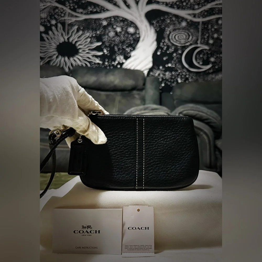 Vintage Y2K Coach clutch wallet Black soft Leather Wristlet with Silver Accents - Picture 6 of 13